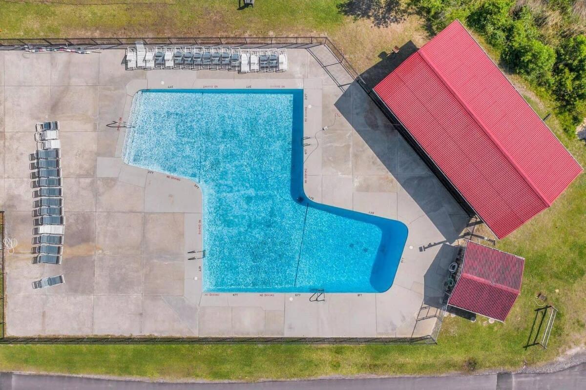 Surf 2br Model With Pool And Boat Ramp Access Holiday home